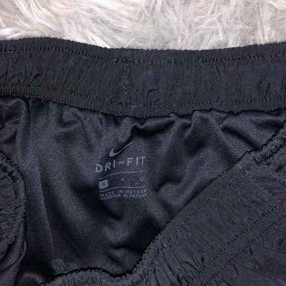 nike shorts - Picture 2 of 2